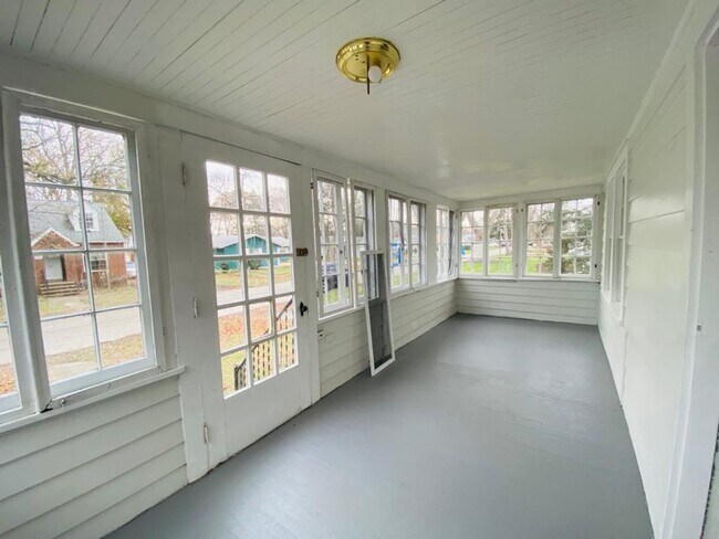 Building Photo - 6388 Seminole Trl