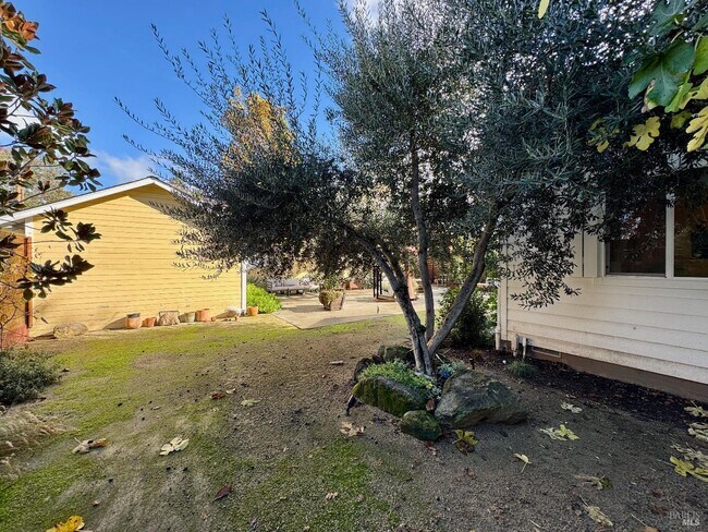 Building Photo - 1813 Fair Way