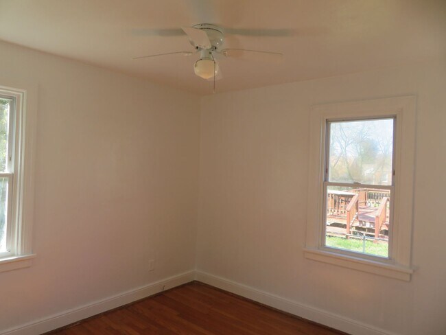 Building Photo - Colonial Heights