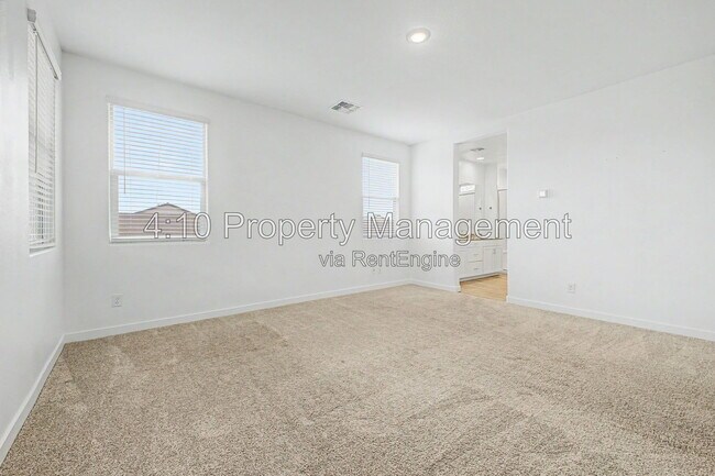 Building Photo - 3241 E Malibu Dr