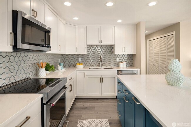 Building Photo - 2bd/1.75ba Kirkland Condo