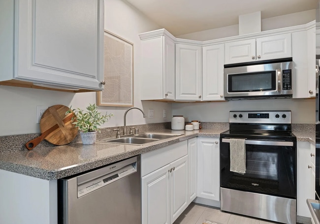 Building Photo - APT 71