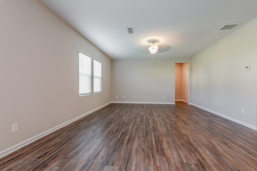 Building Photo - 3775 Place Dr