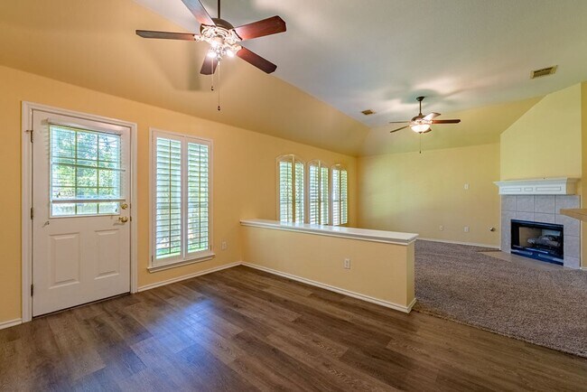 Building Photo - Beautiful 4 bedroom, 2 bathroom home in Round Rock!