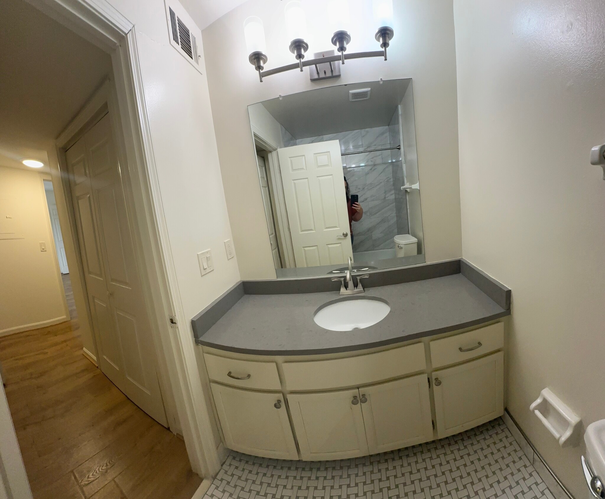 bathroom - 2118 Acklen Ave