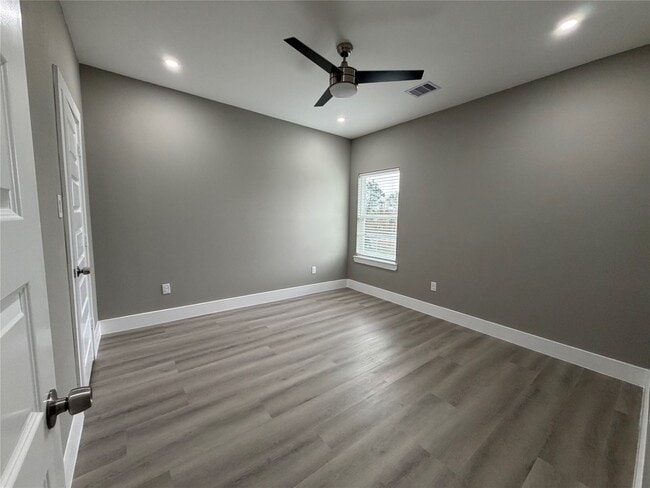 Building Photo - 10055 Grover Ln