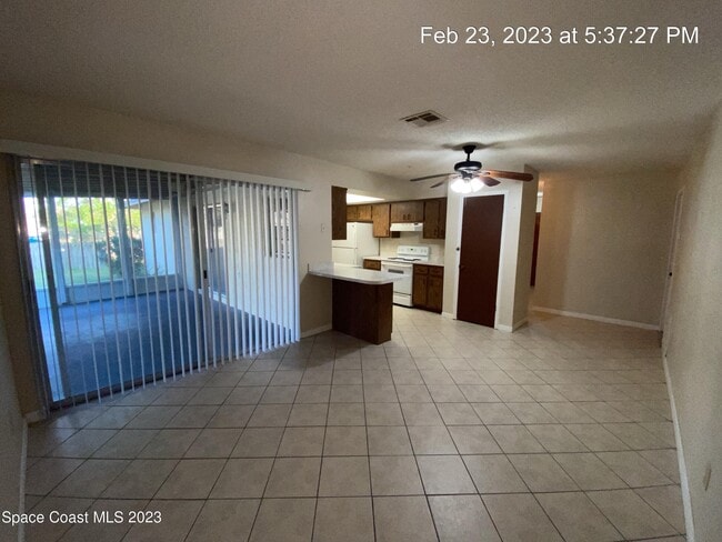 Building Photo - 304 Darrow Ave