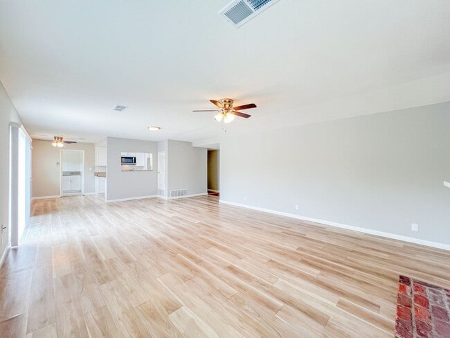 Building Photo - Santa Ana - Gorgeous Interior Remodel 4 be...