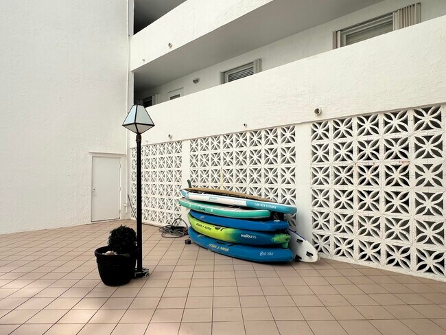 Building Photo - 3580 S Ocean Blvd