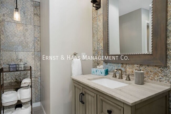 Building Photo - 8780 Warwick Dr