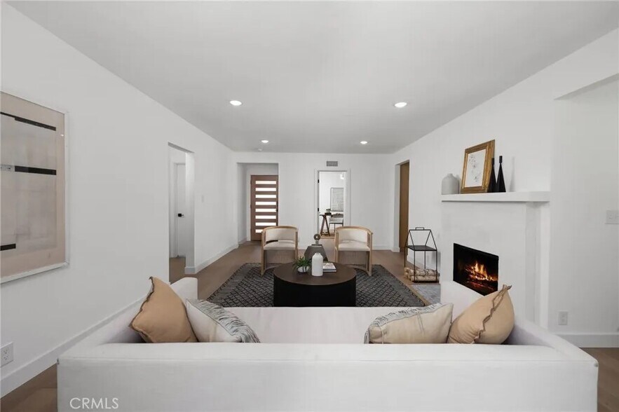 Building Photo - 3518 S Burnside Ave