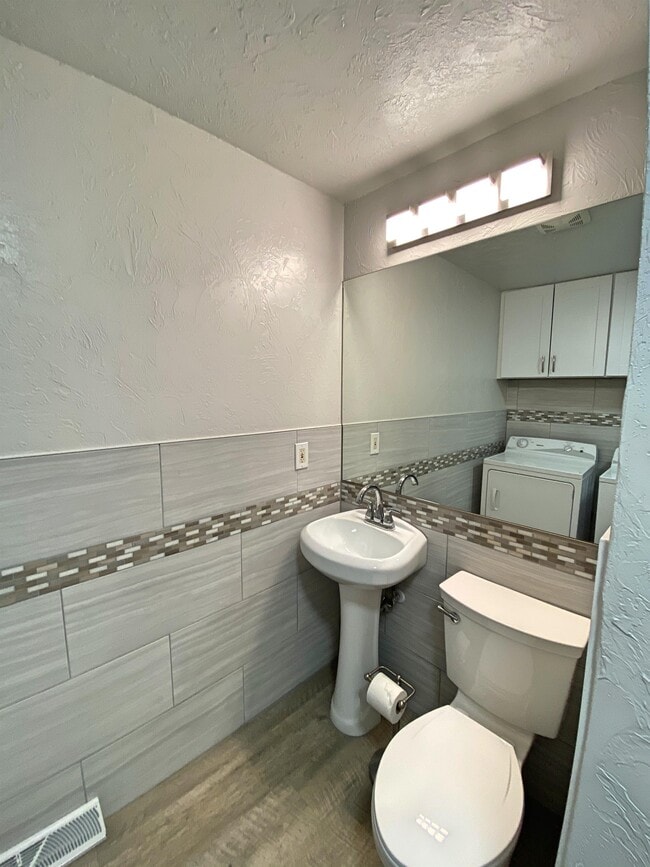 Building Photo - 4830 Field Ct