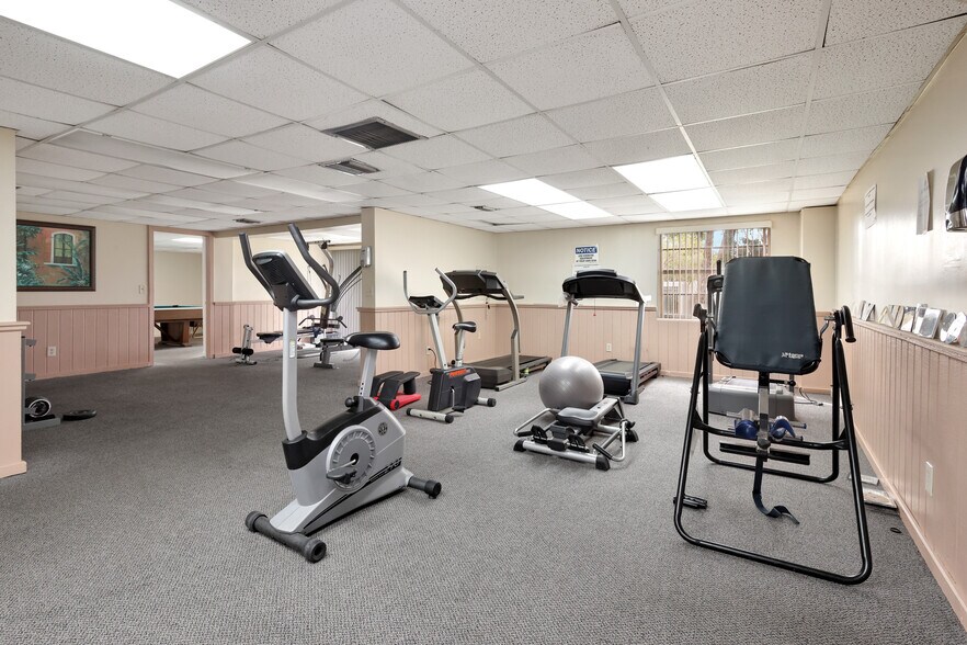 Community Fitness Center - 3940 Inverrary Blvd