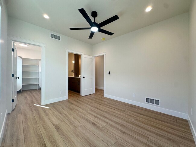 Building Photo - RR 156 Duplex