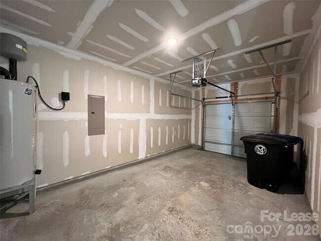 Building Photo - 574 N Broad St