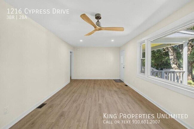 Building Photo - 1216 Cypress Dr
