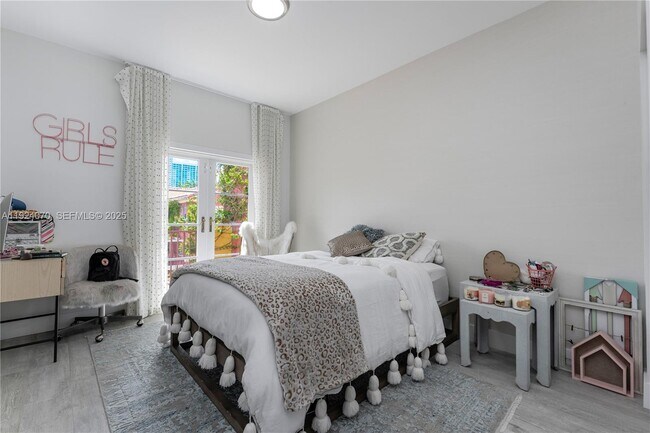 Building Photo - 18460 NE 30th Ave