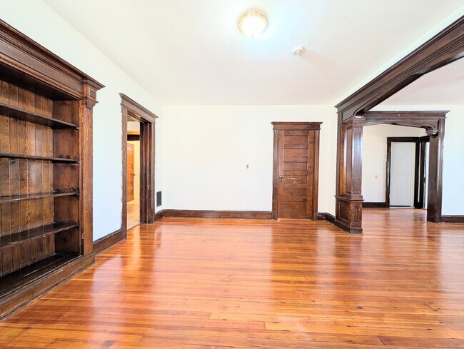 Building Photo - 133 Poplar St