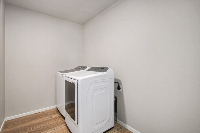 Building Photo - Stunning Townhome in Northridge Trails