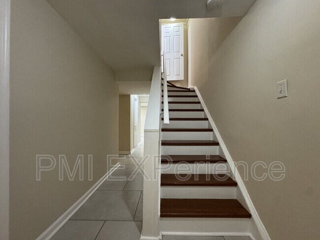 Building Photo - 2067 Chadwick Terrace