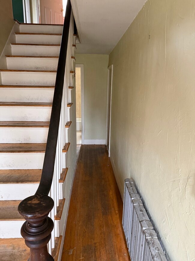 Building Photo - 384 Walpole St