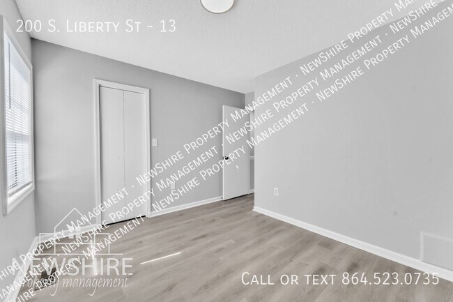 Building Photo - 200 S Liberty St