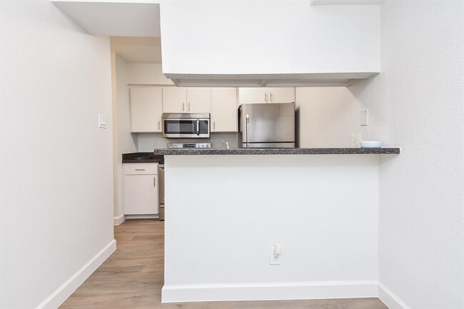 Building Photo - 700 Thicket Ln