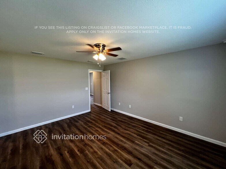 Building Photo - 1109 SW Khan Dr