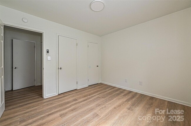 Building Photo - 260 Church St N