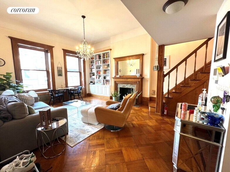 Building Photo - 38 W 69th St