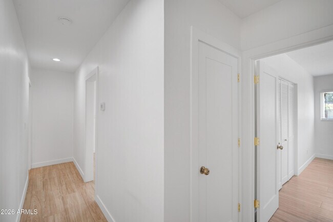 Building Photo - 4028 E Edgemont Ave