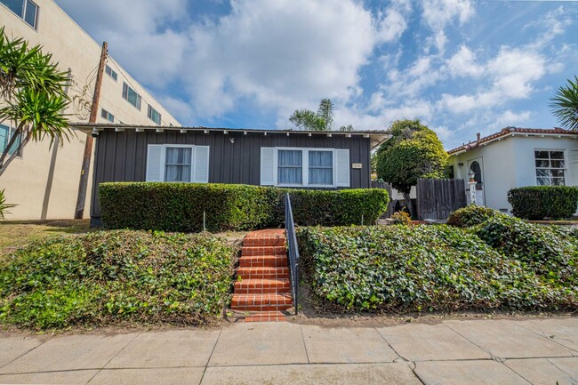 Building Photo - 1504 S Catalina Ave