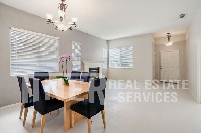 Building Photo - 4 Bedroom Elk Grove Home in Desireable Sch...