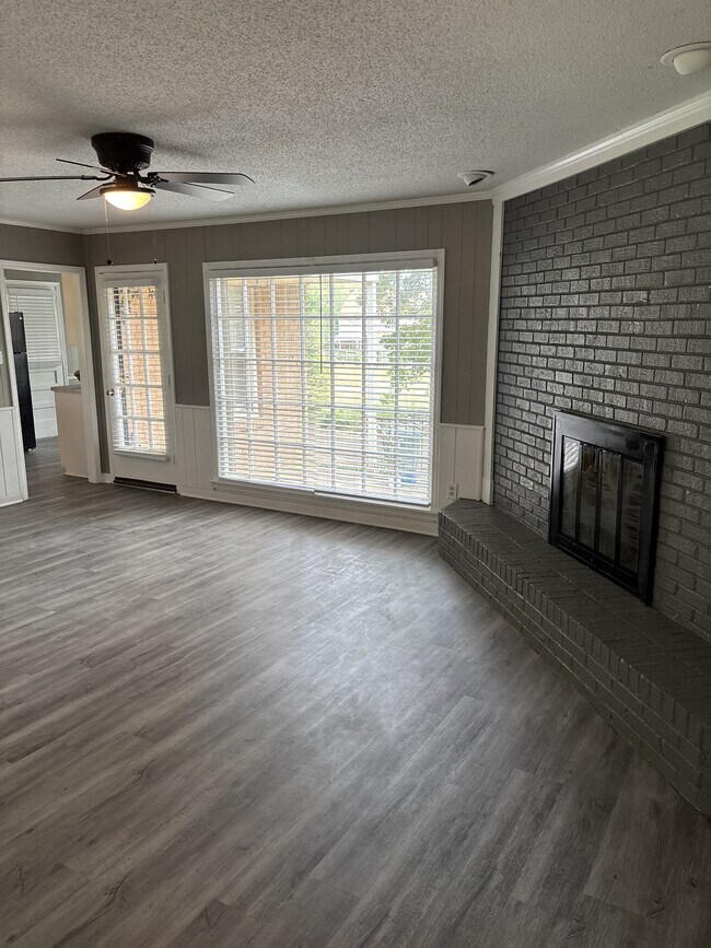 Building Photo - 8375 Rembrook Dr