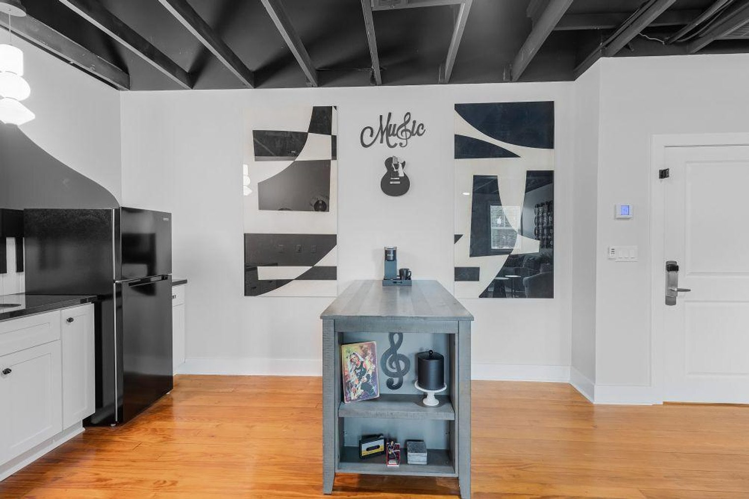 Building Photo - 156 Camellia St