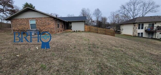 Building Photo - 501 Idlewood Ln