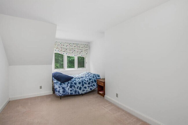 Building Photo - 5BD/3BA Beautiful House in South Burlington