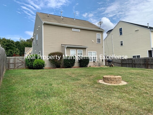 Building Photo - Lovely 2 Story Home In Raleigh, Available December 15th!