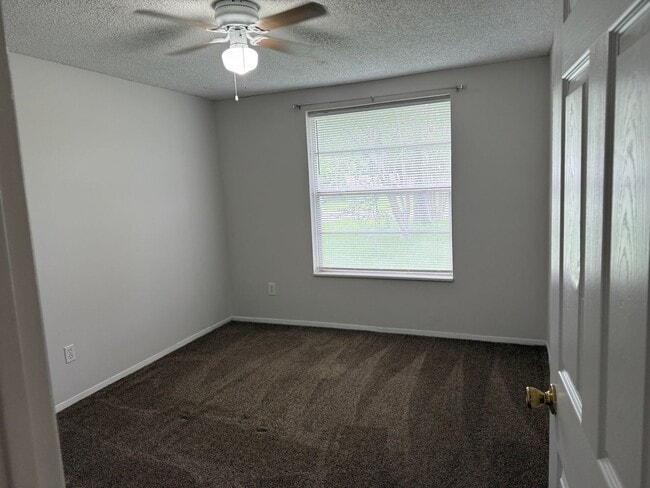Building Photo - Nice 2/1 locted in Orange Park