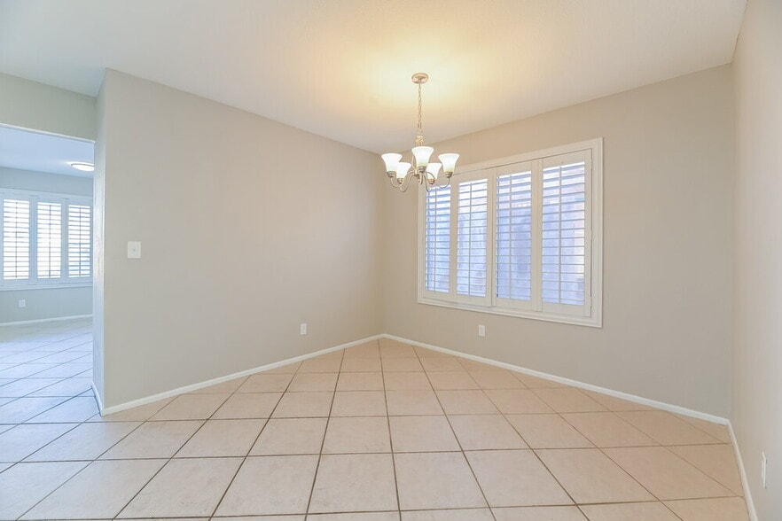 Building Photo - 52 Quiet Desert Ln