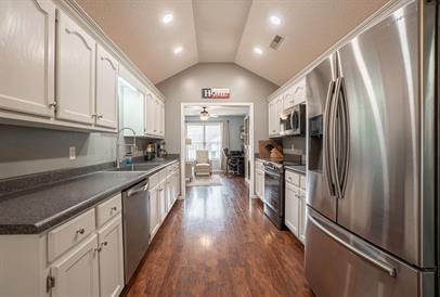 Building Photo - Available mid January!