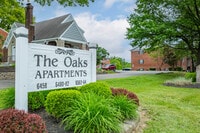 Building Photo - Oaks Apartments