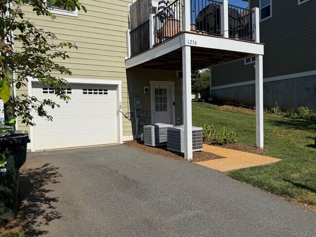 Building Photo - 1256 Haden Pl