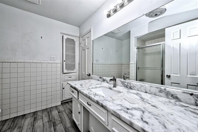 Building Photo - 5319 S Braeswood Blvd
