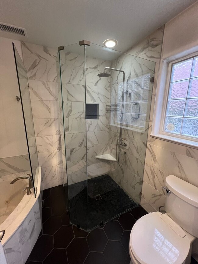 Building Photo - Executive Rental