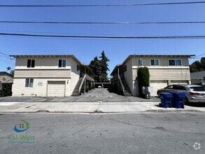Building Photo - $1995 - Cozy 1/1 located near the Rose Garden