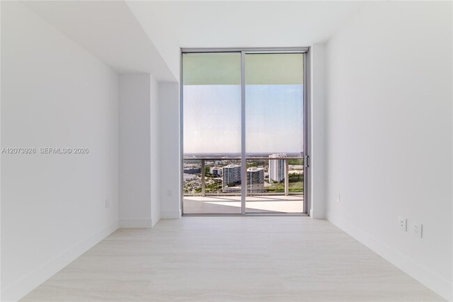 Building Photo - 2411 Laguna Cir