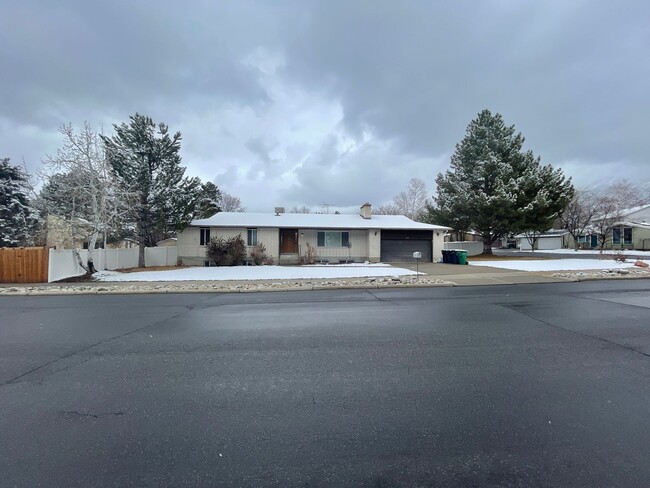 Building Photo - Spacious 5-Bedroom Home Near Little Cotton...