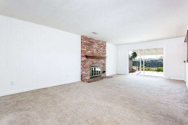 Building Photo - La Mesa Charmer with Mount Helix Views!