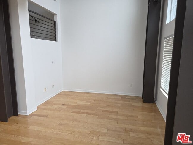 Building Photo - 5350 Playa Vista Dr